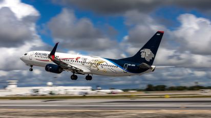 El avión de Aeroméxico intervenido en colaboración con elm Museo Tamayo en referencia a la exposición Petrit Halilaj: RUNIK.
