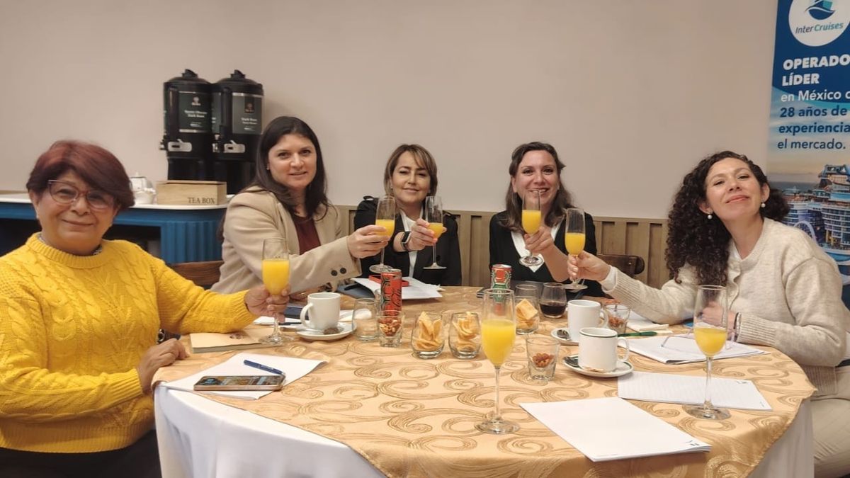 Agentes de viajes durante el programa de certificación de Inter Cruises y Royal Caribbean.