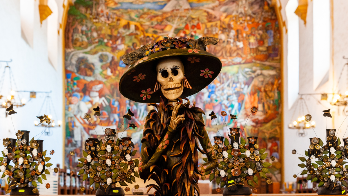 Vive las tradiciones de Día de Muertos en Michoacán.