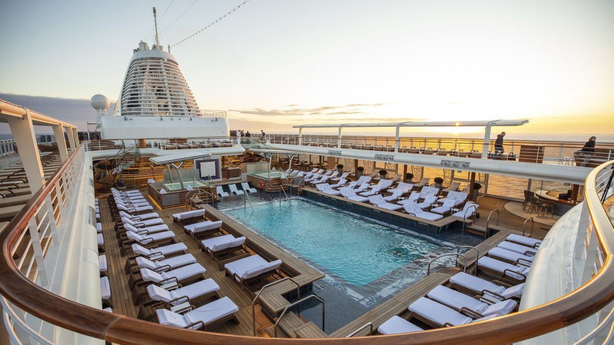 Los cruceros combinancultura, naturaleza y la experiencia all inclusive característica de RegentSeven Seas Cruises.