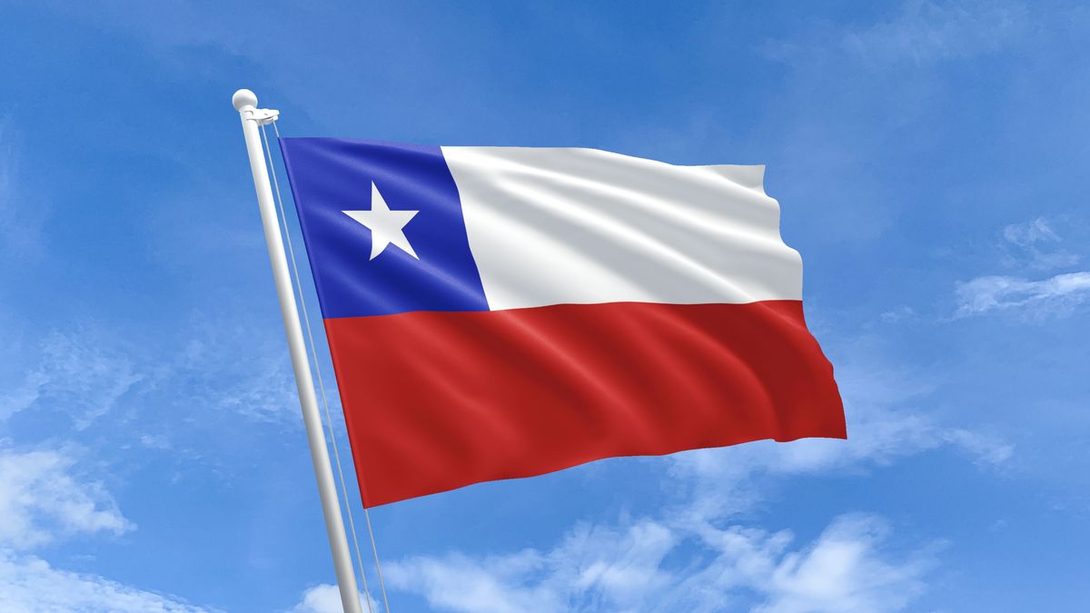 Conoce los tips para izar correctamente la bandera nacional en estas Fiestas Patrias.