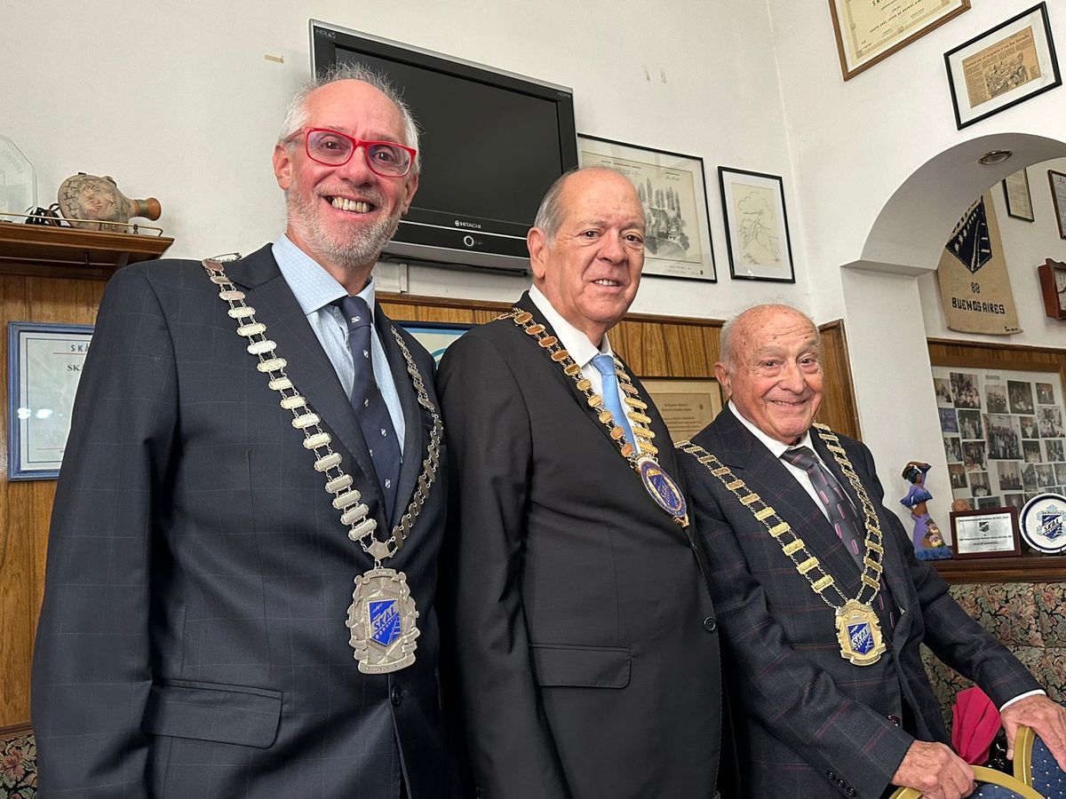 Alejandro Duarte, Juan Ignacio Steta y Carlos Asensio en las instalaciones del Skål Club Buenos Aires.
