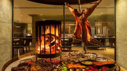 Cómo es el nuevo asador de lujo que deslumbra a los turistas en Bariloche