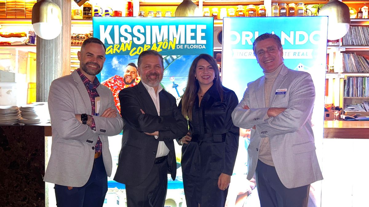 Participantes disfrutando del encuentro de Experience Kissimmee y Visit Orlando.