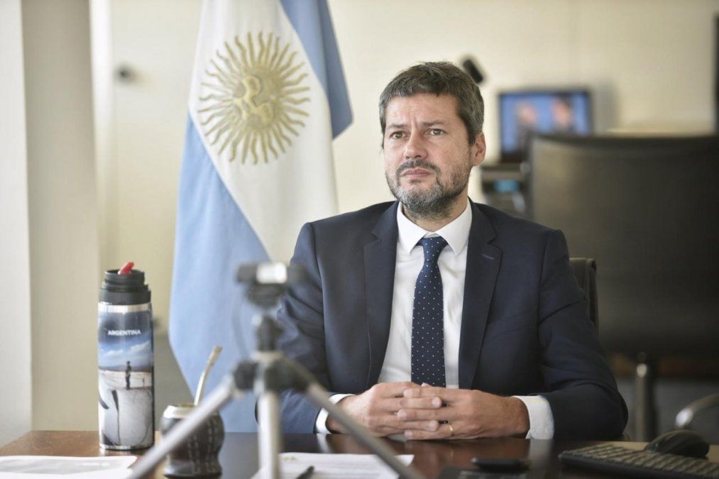 Lammens indicó que el Estado tiene revisto incrementar la ayuda financiera, pero aclaró que no se eliminará la imposición del impuesto PAIS.