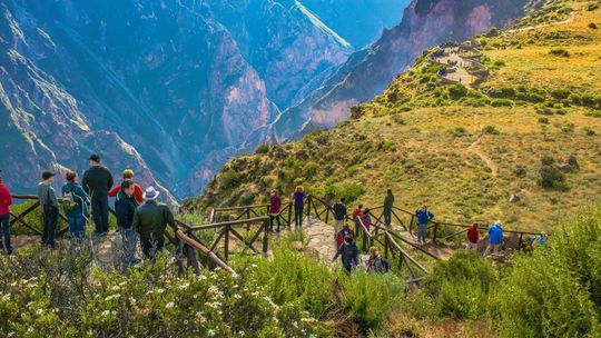 Autocolca advierte menor dinamismo del turismo interno en el Valle del Colca.