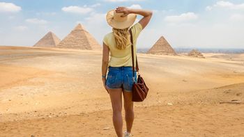Egipto te espera con su historia milenaria, sus templos majestuosos y el misterio eterno del desierto. Descubre un destino que transforma cada viaje en una experiencia inolvidable