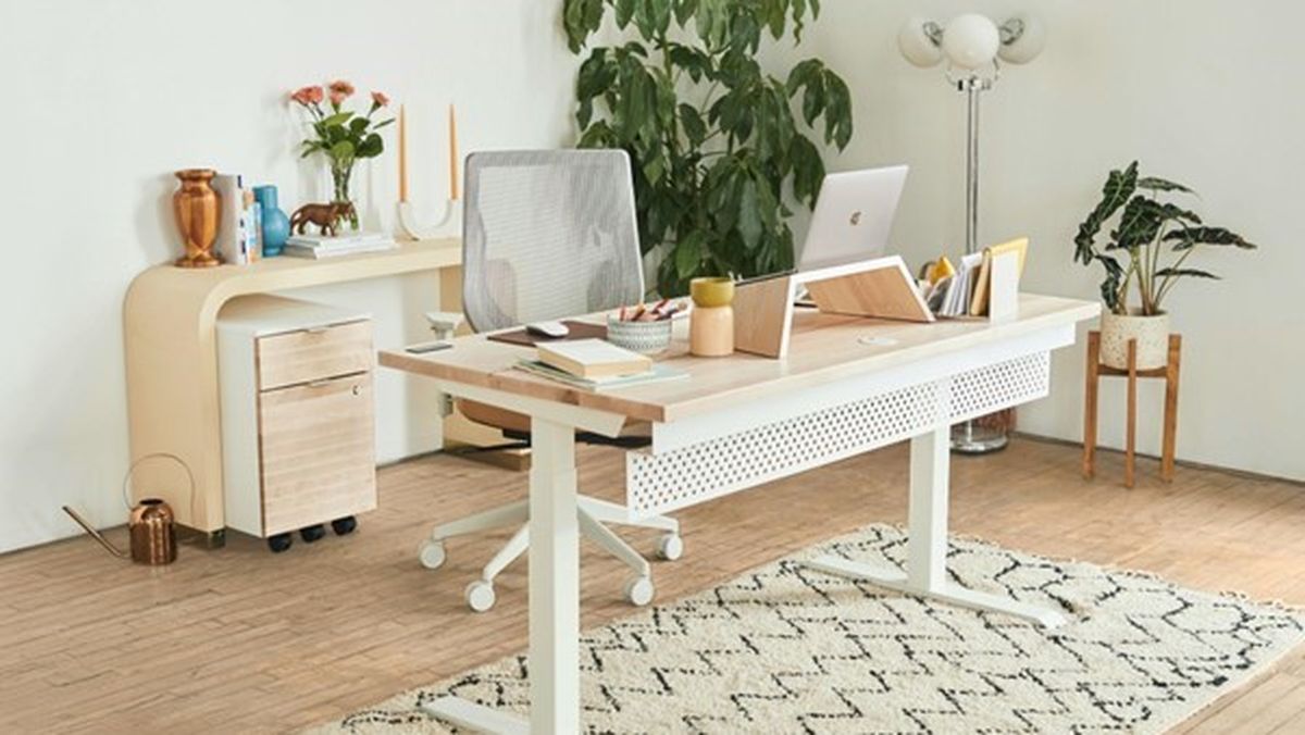 Las posturas incorrectas sostenidas en el tiempo suelen derivar en molestias lumbares y cervicales.