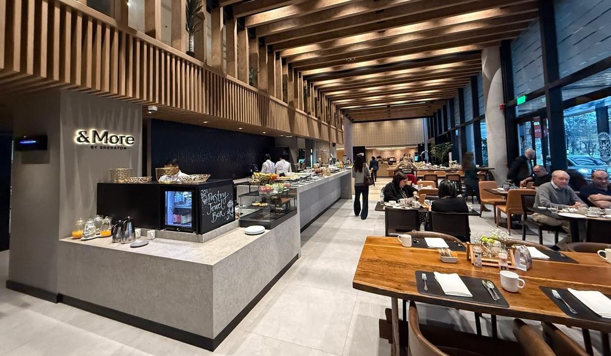 & More by Sheraton, un concepto híbrido que funciona como bar, cafetería y mercado.