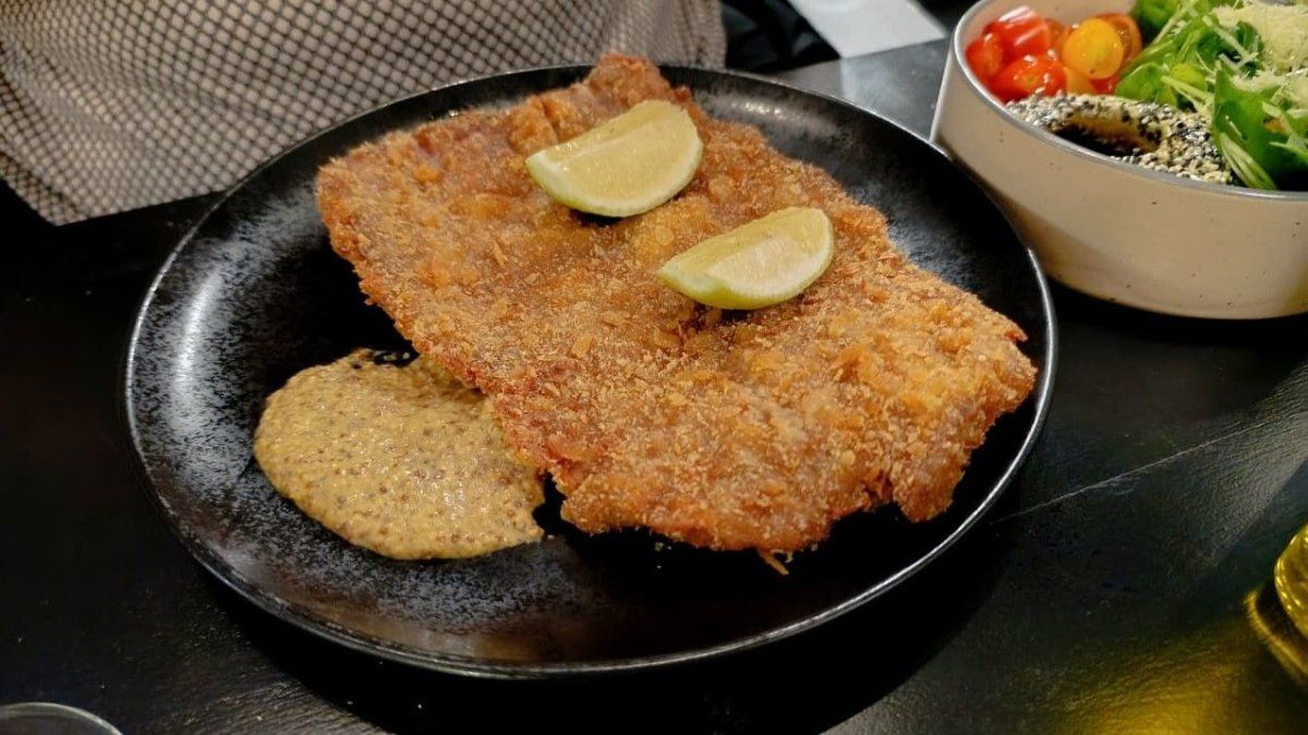 Gastronomía en Buenos Aires: en el restaurante Trufa la milanesa de bife crocante es de 200 gr.