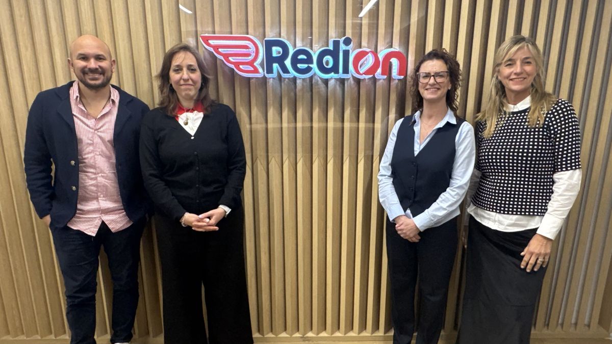 Redion: Agustín Marcovecchio, gerente comercial Latam; junto a Sabrina Wagner, gerente comercial; Viviana Lilla Santanello, gerente de Desarrollo para Turismo; y Verónica Basco, directora comercial.