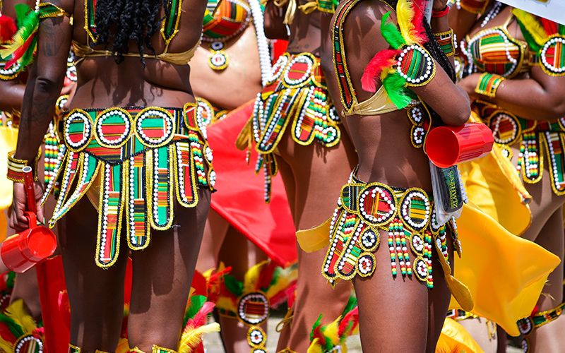 El tradicional Crop Over es una celebración plena de color, música y alegría.