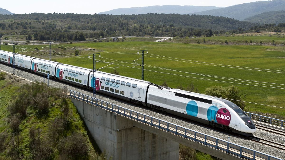 España dispone de una extensa red de trenes regionales y de cercanías que facilitan el acceso a algunos atractivos turísticos situados en las afueras de las ciudades. - Ladevi Medios y Soluciones España dispone de una extensa red de trenes regionales y de cercanías que facilitan el acceso a algunos atractivos turísticos situados en las afueras de las ciudades.