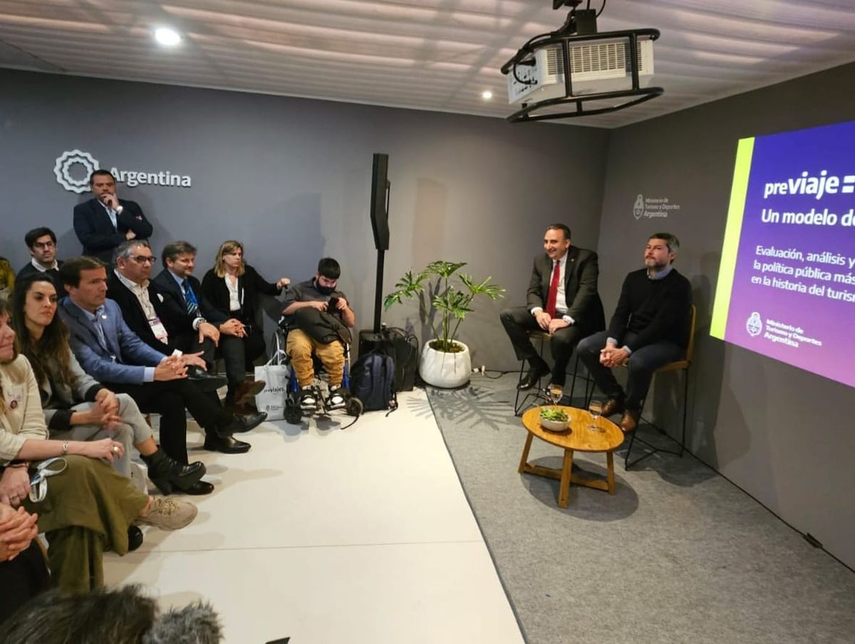 Matias Lammens, ministro de Turismo de la Nación, y Gustavo Hani, presidente de CAT, presentaron el libro PreViaje, modelo de gestión.