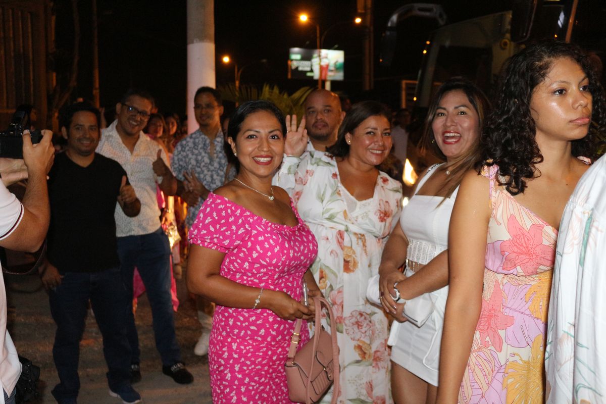 Las agencias invitadas ingresando al local donde se realizará Ágil 
