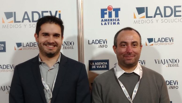 Sebastián Fernández Lorenzi, subgerente Comercial de Sky Airline, y Nicolás Di Maio, jefe de Negocios Internacionales de Sky Airline