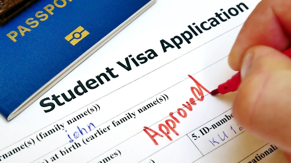 El gobierno de Donald Trump reactivó la emisión de visa para estudios, pero impone nuevas reglas de control digital. - Ladevi Medios y Soluciones El gobierno de Donald Trump reactivó la emisión de visa para estudios, pero impone nuevas reglas de control digital.