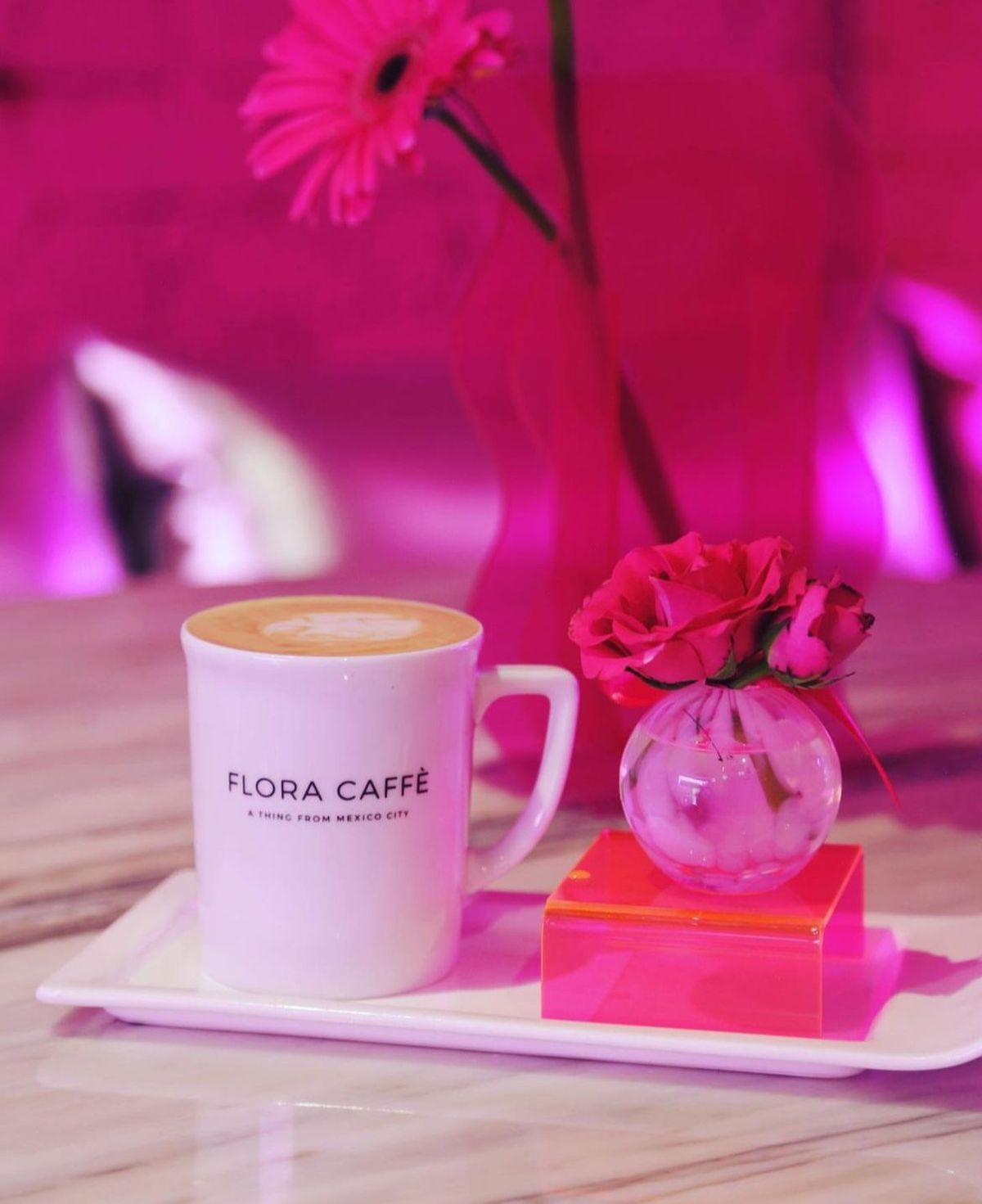 Dentro de esta cafetería se encuentra un simulador de cuarto de burbujas no te lo pierdas.&nbsp; 