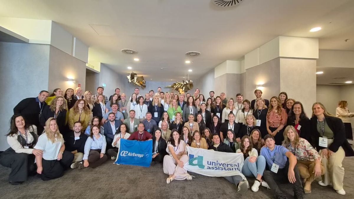 Foto grupal tras las actividades de capacitación y networking del sábado 31 de octubre.