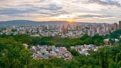 Santander, Colombia, reúne naturaleza, historia y aventura en un solo destino: desde cañones majestuosos hasta pueblos coloniales llenos de encanto.