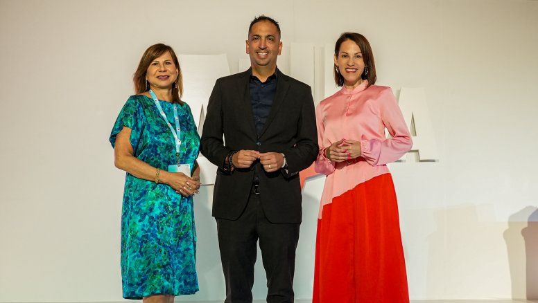 Tisa LaSorte, CEO de Aruba Hotel & Tourism Association, Danguillaume Oduber, ministro de Turismo y Salud Pública, y Ronella Tjin Asjoe-Croes, CEO de la Autoridad de Turismo de Aruba.
