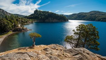 Descubrí un rincón de la Patagonia oculto entre montañas y con lagos turquesas.&nbsp;