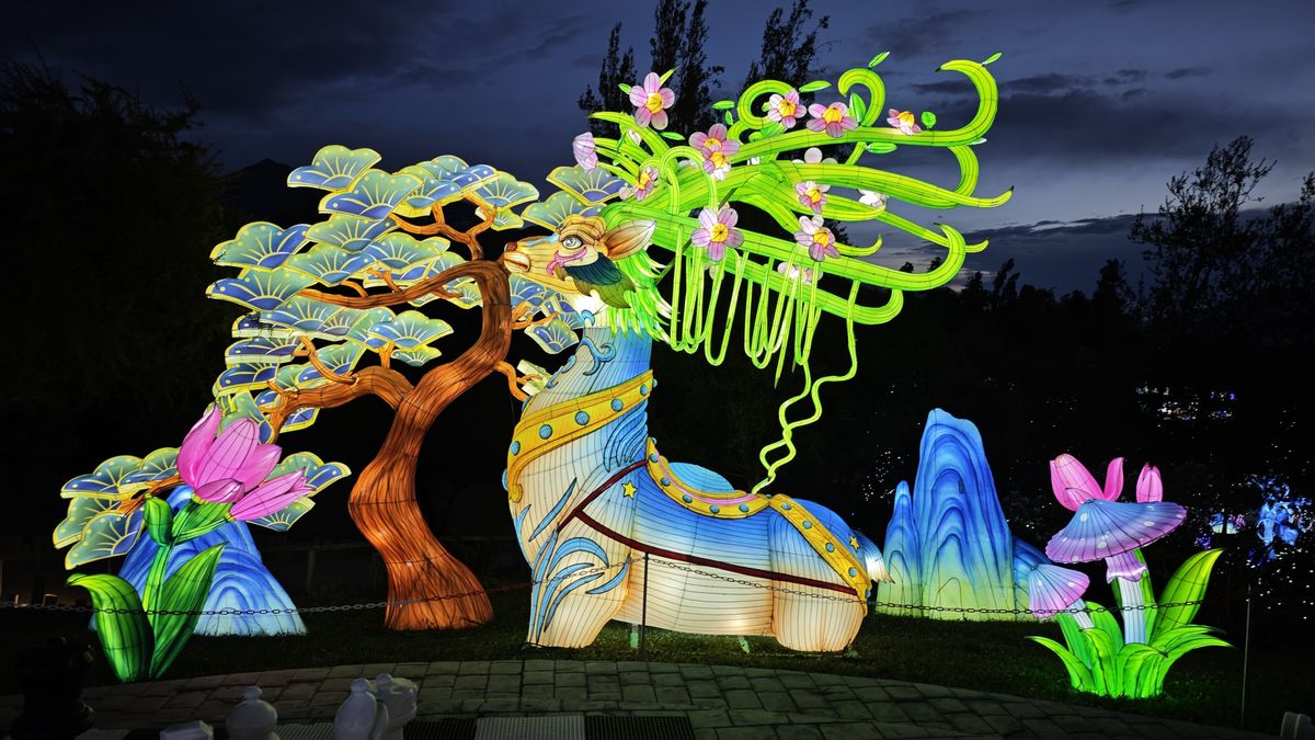 Instalación de Tianfu Festival en el pueblito Las Vizcachas, de Puente Alto. 