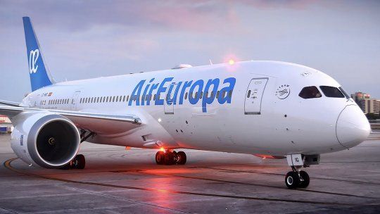 Avión de la flota de Air Europa en el aeropuerto de Barajas, en Madrid.