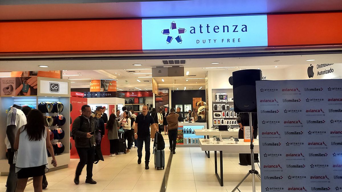 Tienda multimarca de Attenza en el aeropuerto Mariscal Sucre de Quito.