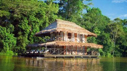 El hotel Casa Navegante sobre el río Amazonas.&nbsp;