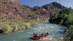 altText(Semana Santa 2024: ¿Cuánto cuesta el rafting en Mendoza?)}