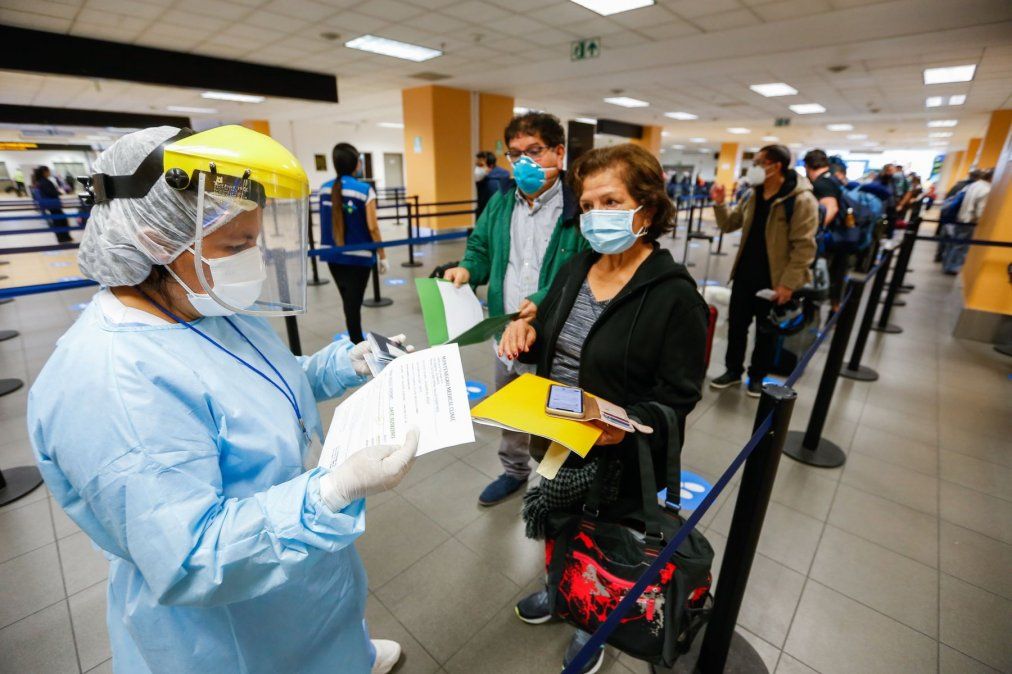 Con el fin de evitar los contagios producidos por el Covid-19, se ha impuesto una serie de requisitos para las personas que deseen viajar por bus o avión durante las fiestas de fin de año. - Ladevi Medios y Soluciones Con el fin de evitar los contagios producidos por el Covid-19, se ha impuesto una serie de requisitos para las personas que deseen viajar por bus o avión durante las fiestas de fin de año.