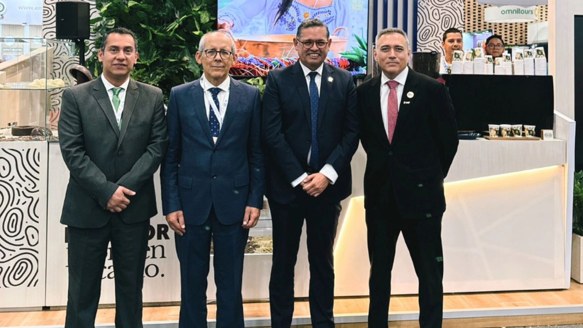 Inauguración stand de Ecuador, encabezada por Mateo Estrella, viceministro de Turismo (2do der.). Vitrina Turística Anato 2026. Inauguración stand de Ecuador, encabezada por Mateo Estrella, viceministro de Turismo (2do der.). Vitrina Turística Anato 2026.