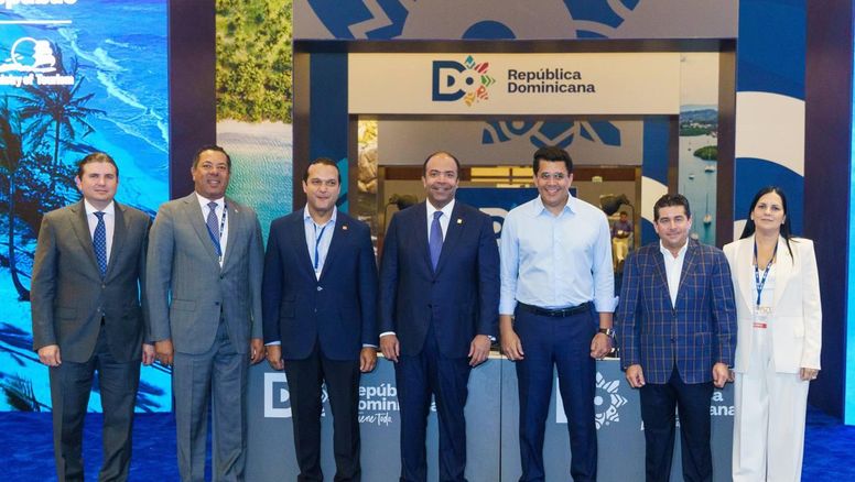 Andrés Marranzini; Ysidro García, Sub Administrador de Negocios; José Manuel Almonte, Sub Administrador Administrativo; Samuel Pereyra, Administrador General; David Collado, Ministro de Turismo de República Dominicana; Jorge Luis Feliz, Presidente de Karisma Dominicana & Director General de Karisma Hotels & Resorts; Deyanira Pappaterra, Directora General de Negocios Turísticos.