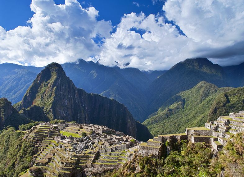 Tambo del Inka se localiza en Urubamba, una población andina que ostena maravillosos paisajes en el Valle Sagrado de los Incas.