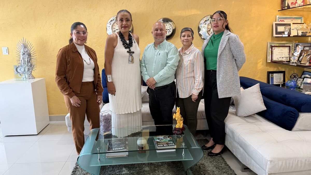 Judith Guerra con el equipo de CNS Operadora Consolid.