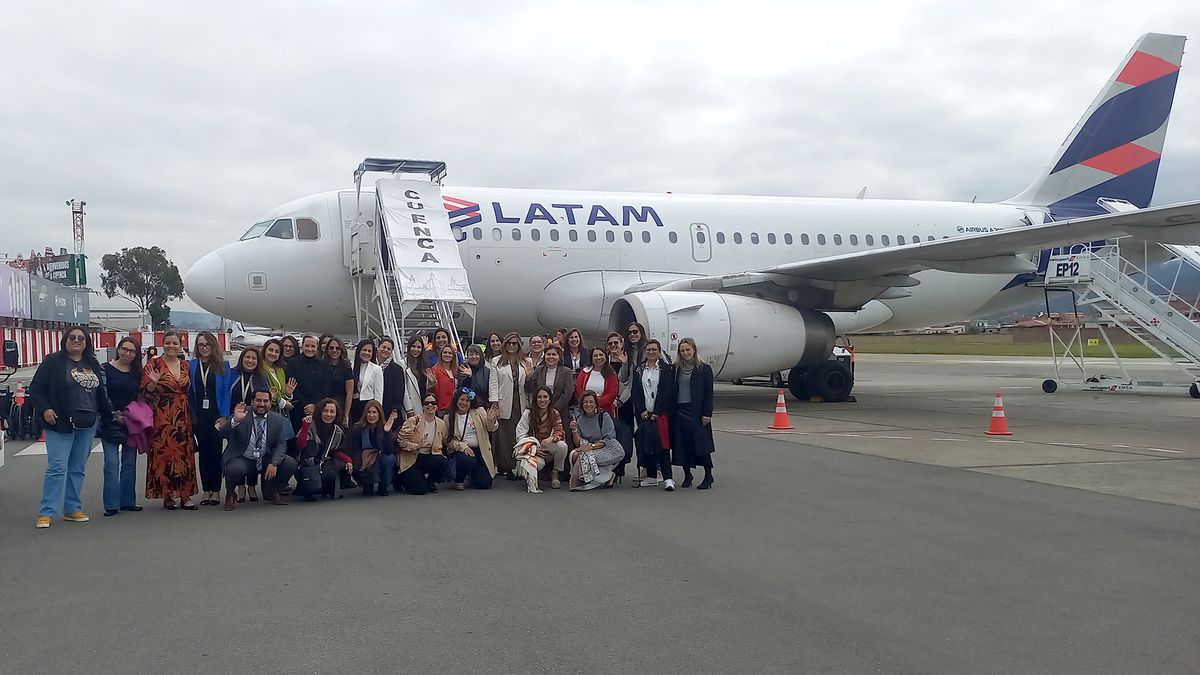 50 empresarias, artistas, deportistas y mujeres líderes ecuatorianas en distintos espacios, provenientes de Quito y Guayaquil, participaron en el evento de Latam Airlines. Aeropuerto de Cuenca.