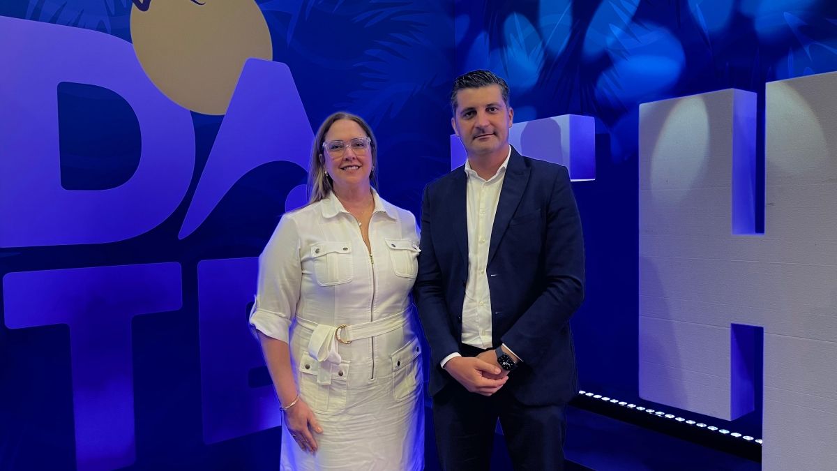 Zoe Lara, senior vicepresident Sales & Marketing Americas de Palladium Hotel Group; y Rafael Silva, gerente general del resort en Bávaro, República Dominicana.