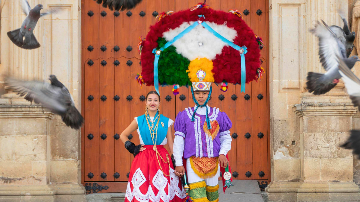 Estos son los trajes típicos de Oaxaca que verás en los desfiles y bailes de la Guelaguetza.