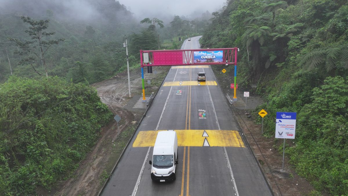 La Prefectura del Azuay inauguró un sistema de seguridad para fortalecer la seguridad de quienes se trasladen entre Cuenca y Guayaquil.&nbsp;