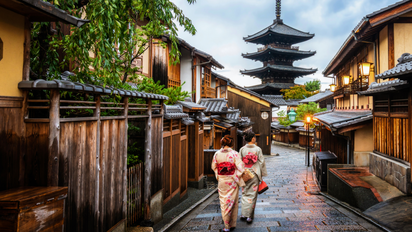 Kioto, que alguna vez fue la capital de Japón, es una ciudad de la isla de Honshu.