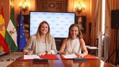 La concejala delegada de Turismo del Ayuntamiento de Madrid, Almudena Maíllo, y la delegada de Turismo y Cultura de Sevilla,&nbsp;Angie Moreno.