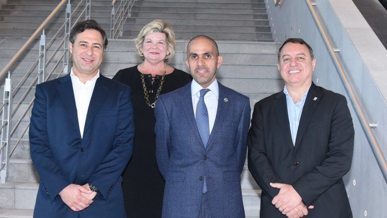 Martín Eurnekian, Candance McGraw, Aimen bin Ahmed Al Hosni y Luis Felipe de Oliveira, toda la plana mayor de ACI.