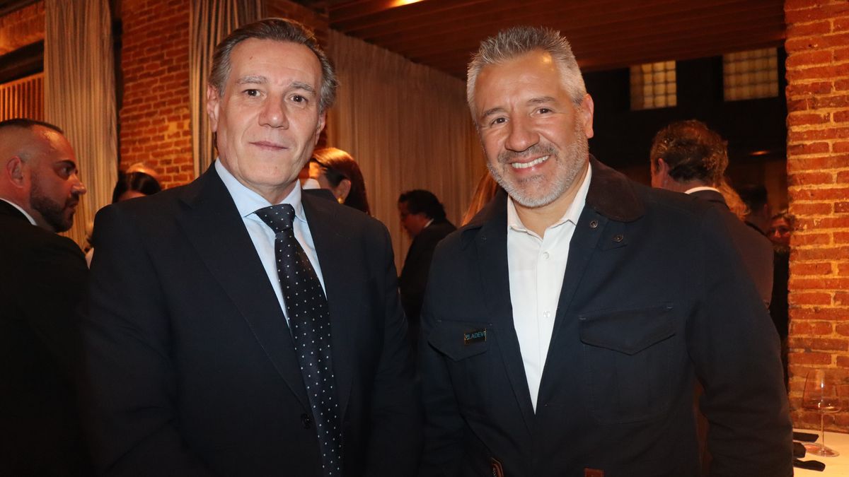 Hugo Castaño, piloto comercial de Plus Ultra y Fabian manotas, director regional de Perú, Colombia y Ecuador de Ladevi.