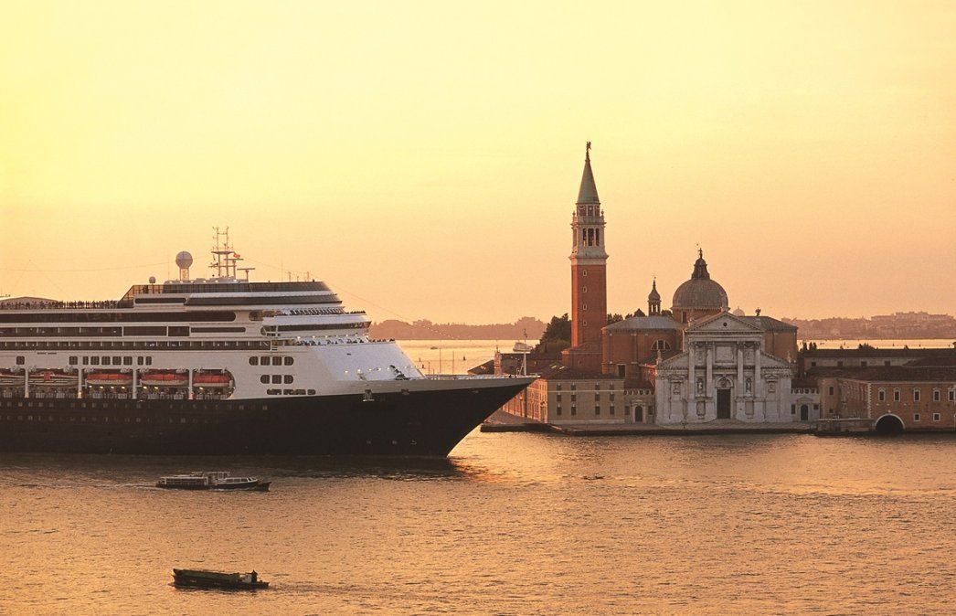 El ms Rotterdam de Holland America Line&nbsp; en Venecia.