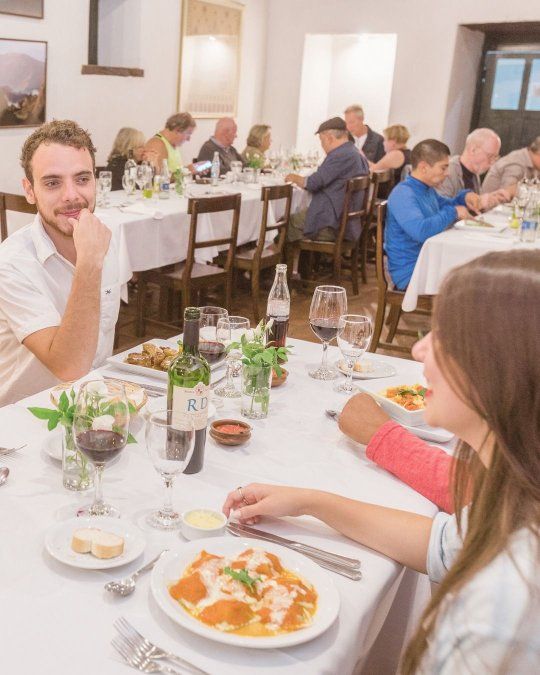 No dejes de probar la carta de vinos de los Valles Calchaquíes que tiene Hacienda de Molinos, la hermosa estancia en Salta. 