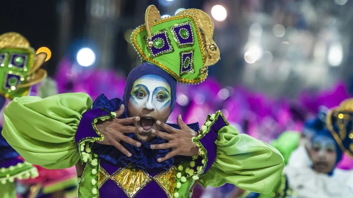 En Florianopolis, el carnaval se vive entre la calle y la playa.