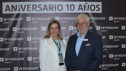 María Isabel Iriarte, gerente de Mercadeo y ventas, Guillermo Galvis, gerente general del Hotel Wyndham Bogotá.