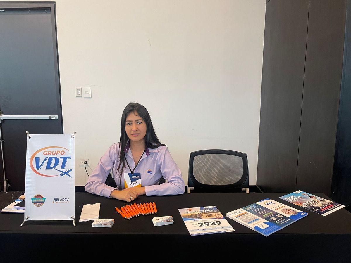 Representante comercial de Grupo VDT en el Workshop de Ladevi en Bucaramanga.