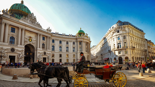 La elegancia, cultura, arte e historia de Viena la convierten en uno de los destinos preferidos de Austria.